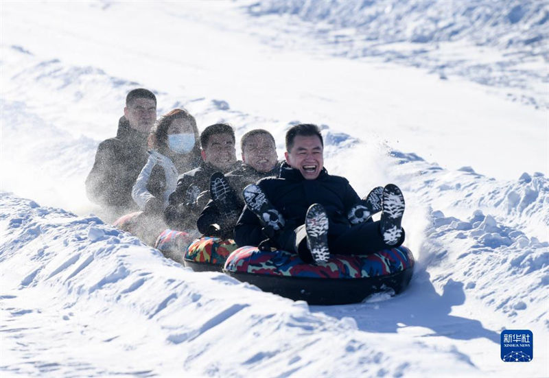 Xinjiang: carnaval de turismo de gelo e neve é inaugurado