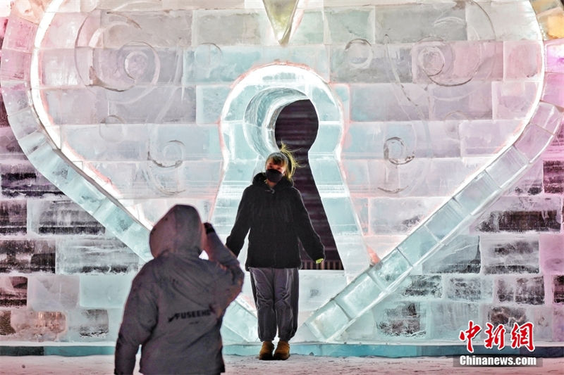 24º Mundo de Gelo e Neve de Harbin está aberto ao público