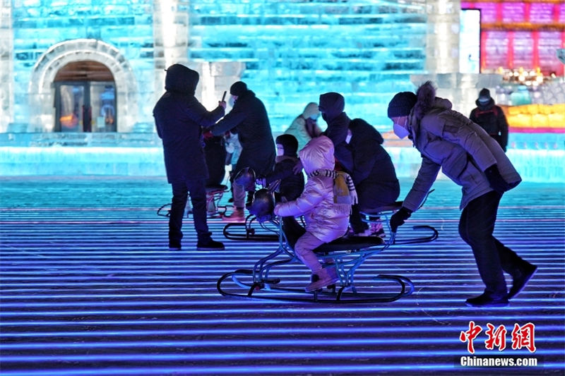 24º Mundo de Gelo e Neve de Harbin está aberto ao público