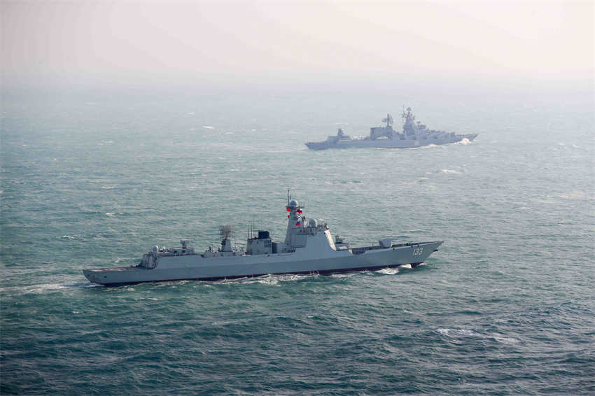 China e Rússia realizam exercício naval conjunto