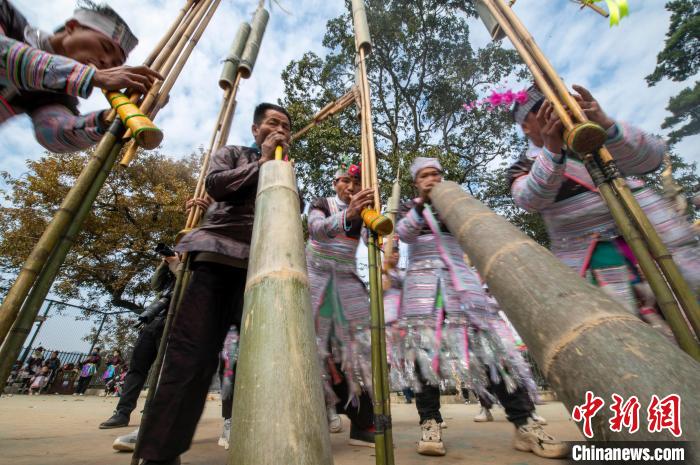 Guizhou: vila da etnia Miao celebra Ano Novo étnico