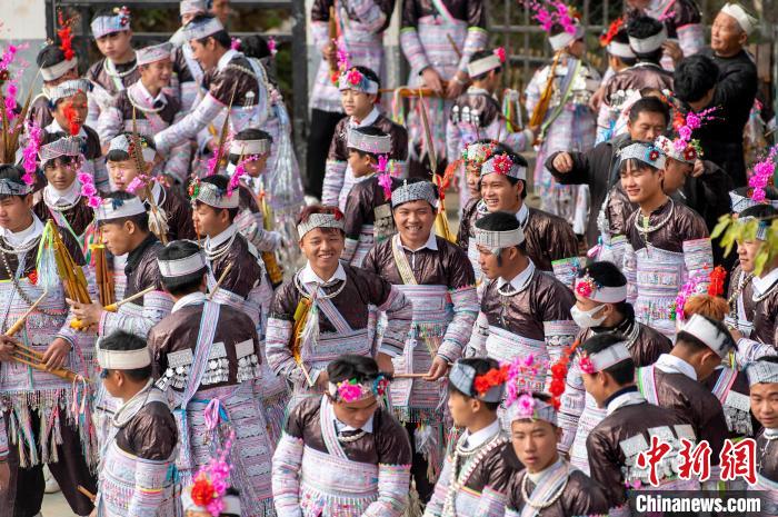 Guizhou: vila da etnia Miao celebra Ano Novo étnico