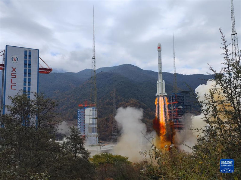 China lança satélite de experimentos espaciais com sucesso