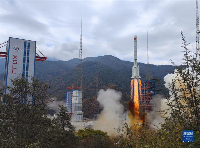 China lança satélite de experimentos espaciais com sucesso