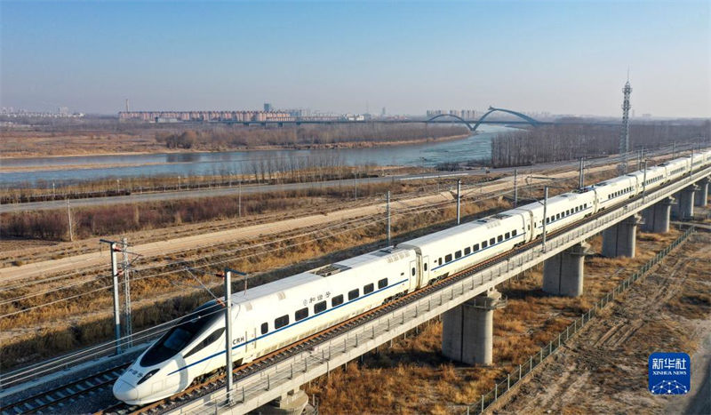 Nova ferrovia de alta velocidade entra em operação no noroeste da China