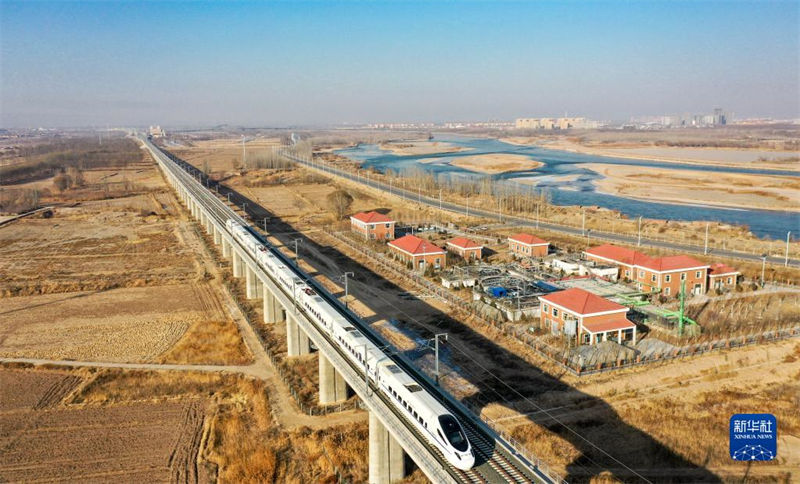 Nova ferrovia de alta velocidade entra em operação no noroeste da China