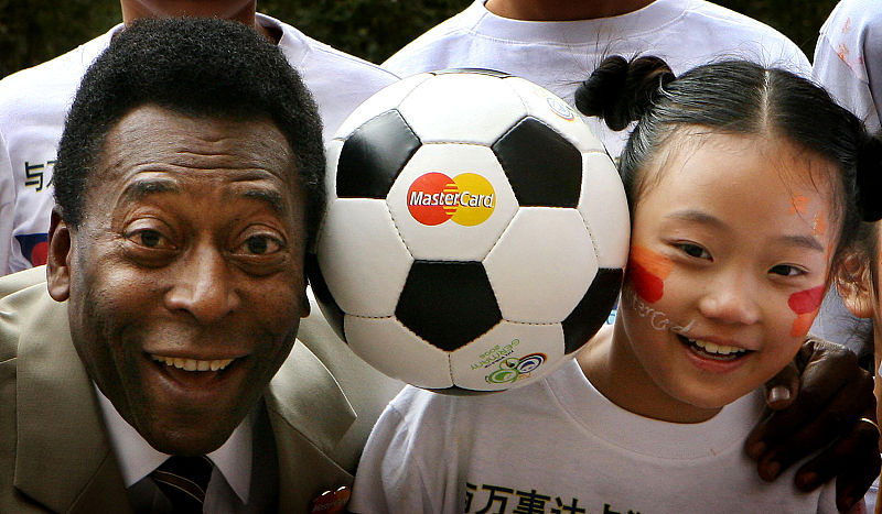 Pelé visitou a China várias vezes durante sua vida