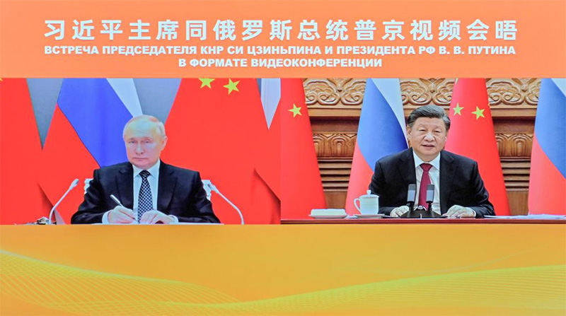 Xi Jinping realiza videoconferência com o presidente russo Vladimir Putin