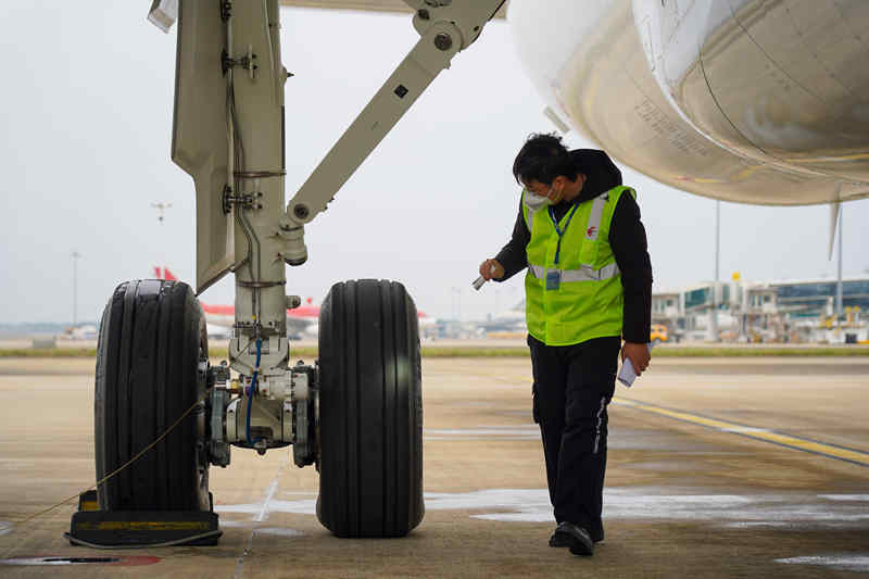 Jato C919 da China aterrissa no Aeroporto Internacional de Meilan em Haikou como etapa de validação