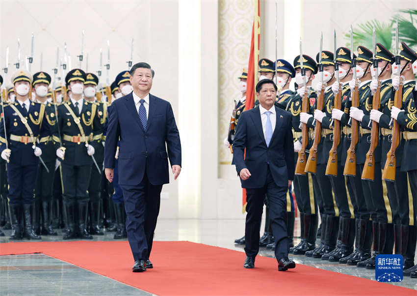 Xi Jinping se reúne com presidente filipino