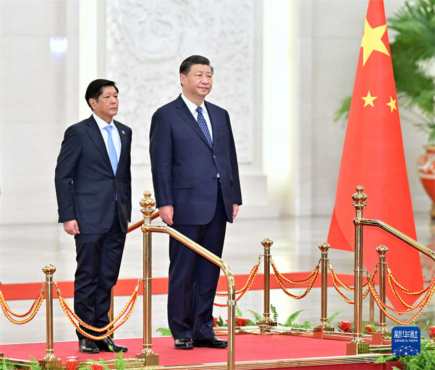 Xi Jinping se reúne com presidente filipino