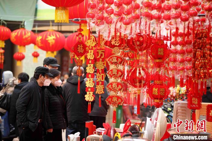 Ornamentos para Ano Novo Chinês são populares entre consumidores de Shandong