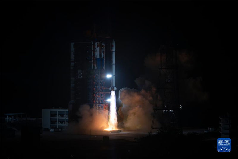 China lança novo satélite de telecomunicações com sucesso