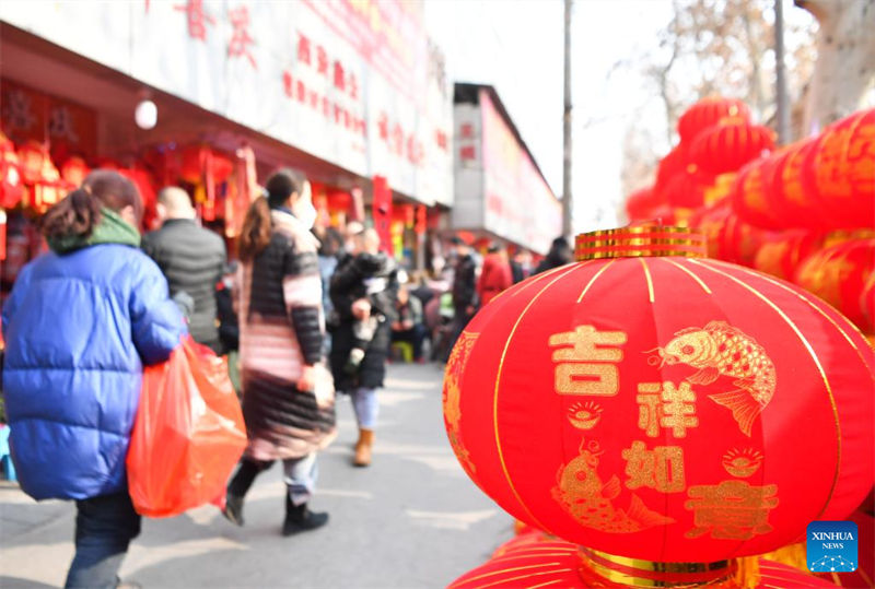 Principais mercados de compras em Shanxi estão imersos na atmosfera do Ano Novo Chinês