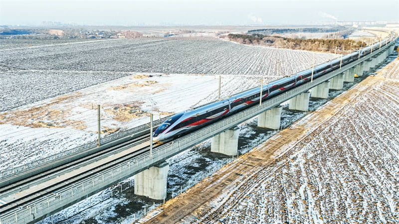 Conjunto de trem-bala inteligente Fuxing realiza viagem inédita para regiões alpinas