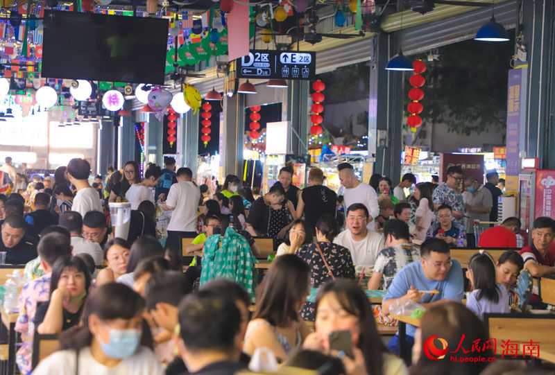 Hainan: atmosfera festiva é cada vez mais forte no mercado noturno