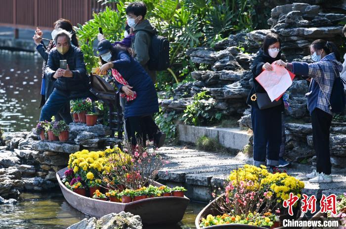 Evento cultural mercado de flores na água é iniciado em Guangzhou