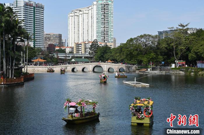 Evento cultural mercado de flores na água é iniciado em Guangzhou