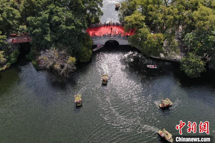 Evento cultural mercado de flores na água é iniciado em Guangzhou