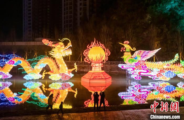 Guizhou: show de lanternas dá boas-vindas ao Ano Novo Chinês