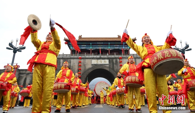 Chineses celebram o Festival da Primavera em todo o país

