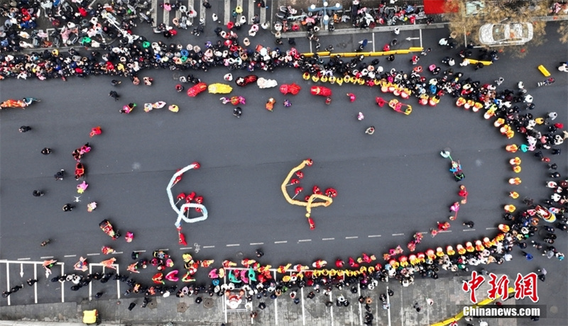 Chineses celebram o Festival da Primavera em todo o país

