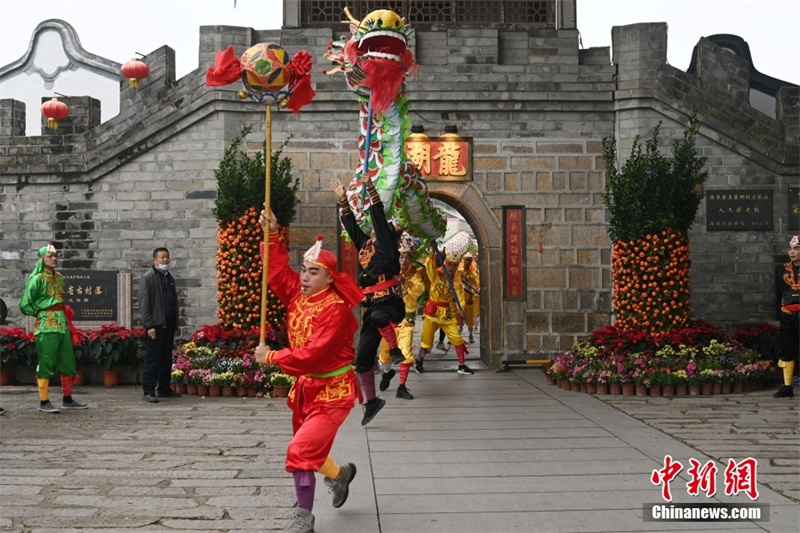 Chineses celebram o Festival da Primavera em todo o país

