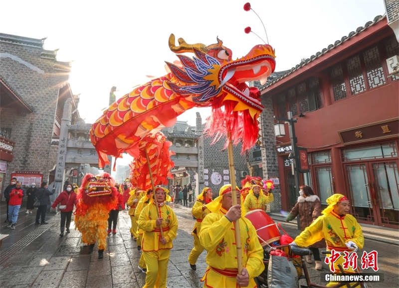 Chineses celebram o Festival da Primavera em todo o país

