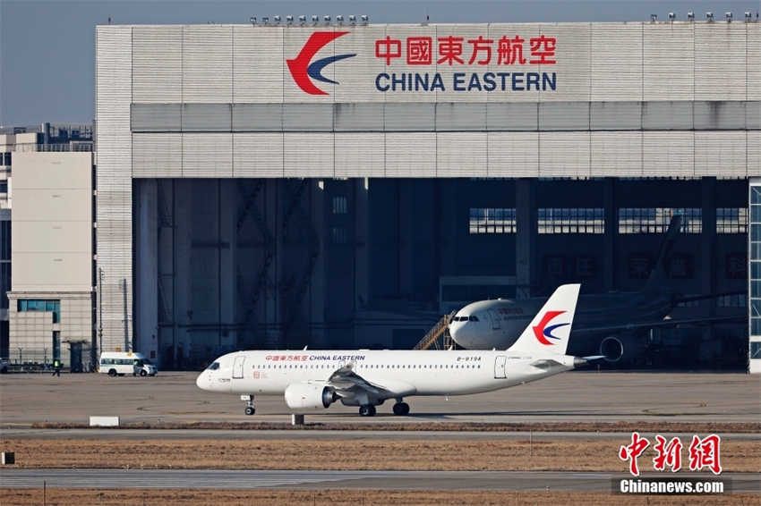 Primeira aeronave C919 da China Eastern Airlines realiza voo pioneiro no ano de coelho