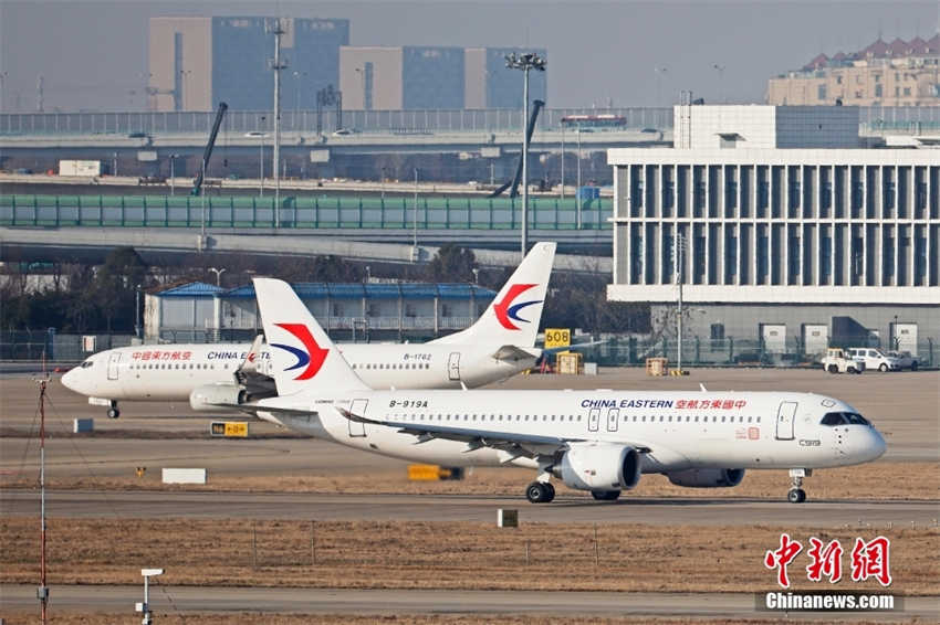 Primeira aeronave C919 da China Eastern Airlines realiza voo pioneiro no ano de coelho