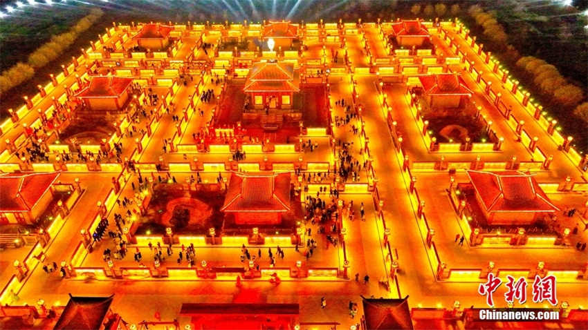 Gansu: maior matriz de lanternas da China iluminada para receber Festival das Lanternas