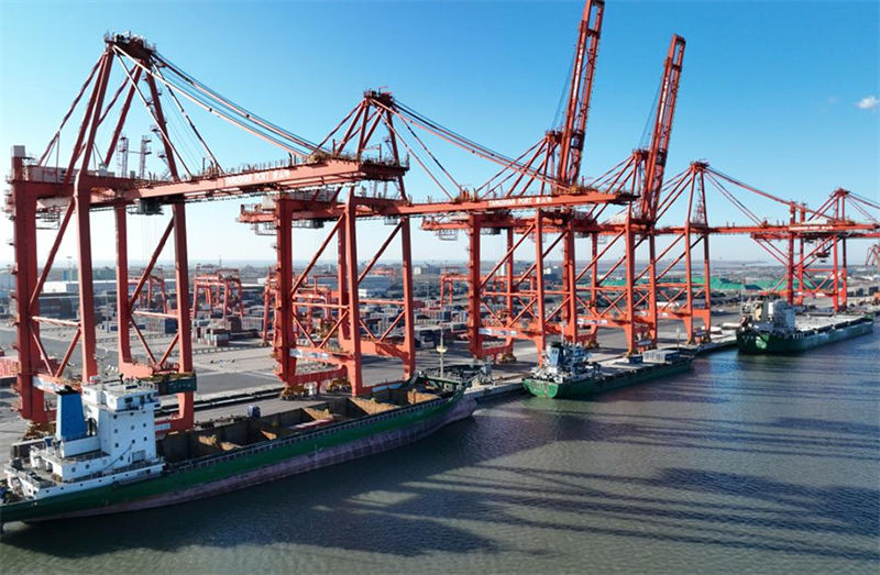 China: movimentação de mercadorias no porto de Tangshan ascende ao segundo lugar mundial