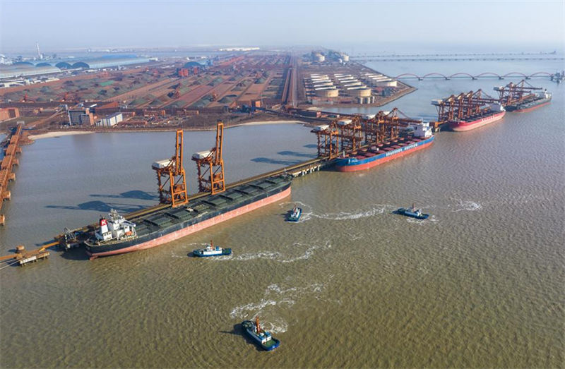 China: movimentação de mercadorias no porto de Tangshan ascende ao segundo lugar mundial