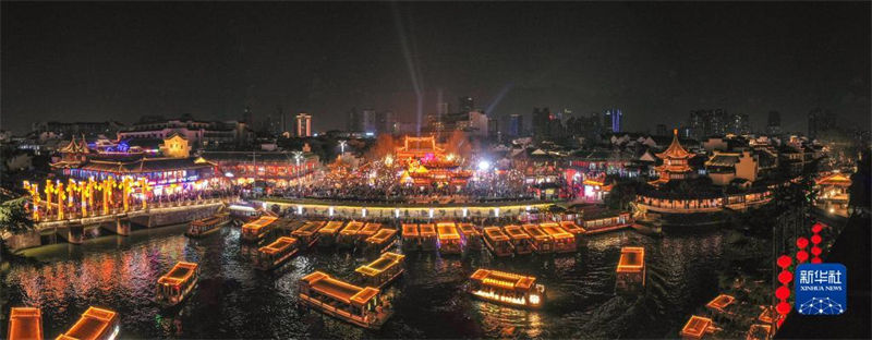 Nanjing decorada a rigor para receber Festival das Lanternas