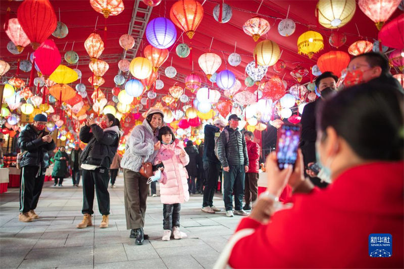 Nanjing decorada a rigor para receber Festival das Lanternas