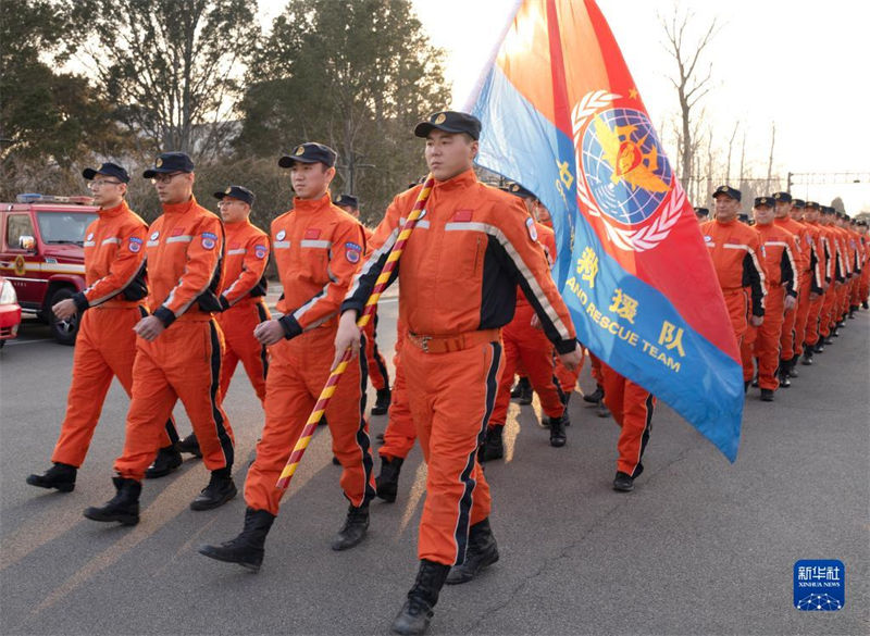 Equipe de resgate chinesa se dirige para áreas atingidas pelo terremoto em Turquia