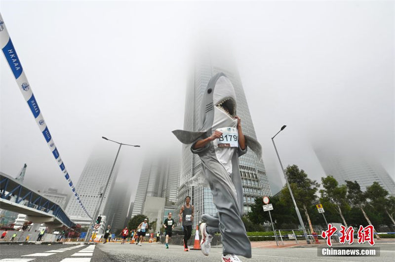 25ª Maratona Standard Chartered Hong Kong é iniciada com mais participantes