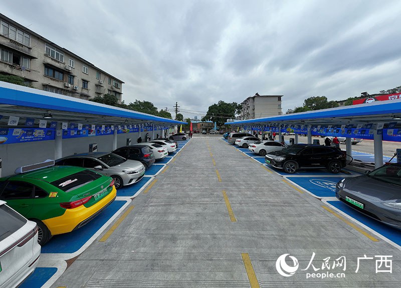 Guangxi coloca estacionamento solar em uso