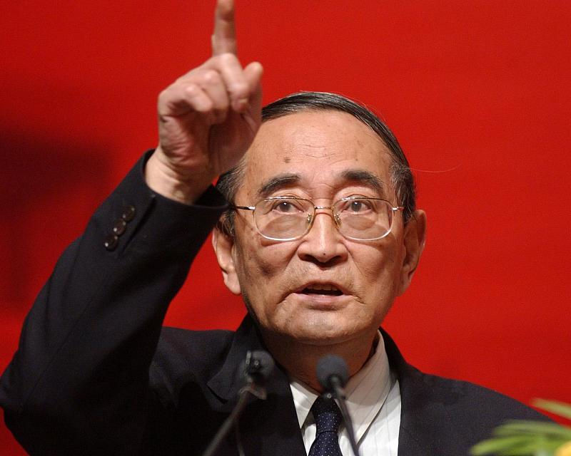 Li Yining, pioneiro da reforma econômica da China, morre aos 92