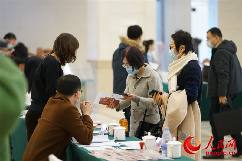 Duas Sessões: conselheiros políticos chineses registram-se sucessivamente 