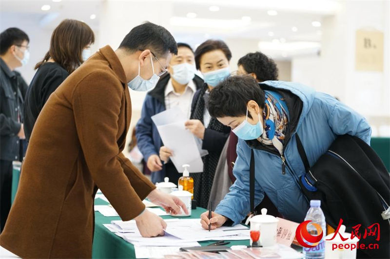 Duas Sessões: conselheiros políticos chineses registram-se sucessivamente 