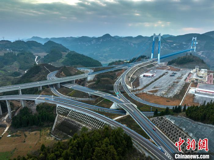 Galeria: ponte transfronteiriça sobre lago Kaizhou no sudoeste da China