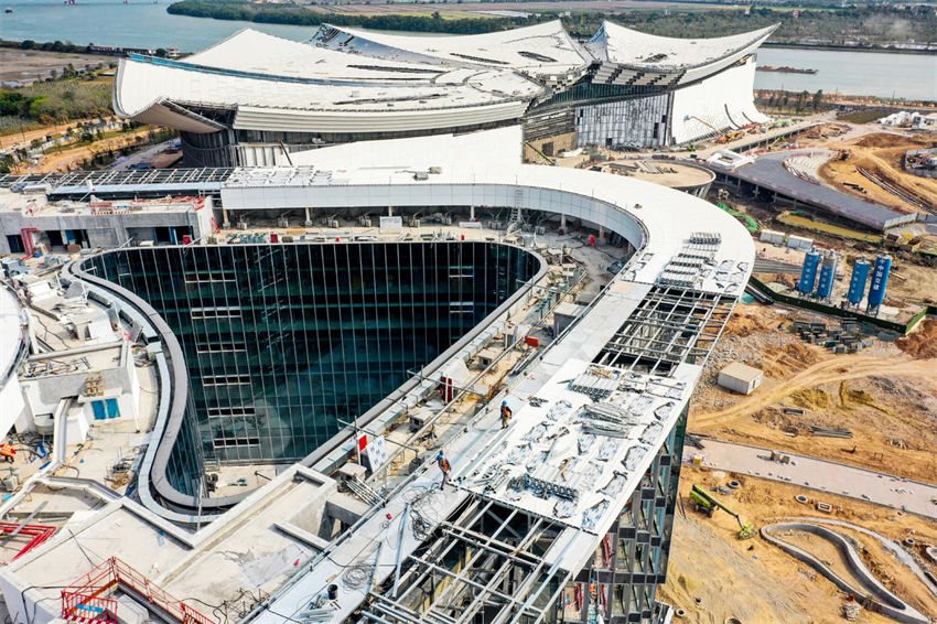 Construção do local do Fórum Internacional de Finanças decorre no sul da China