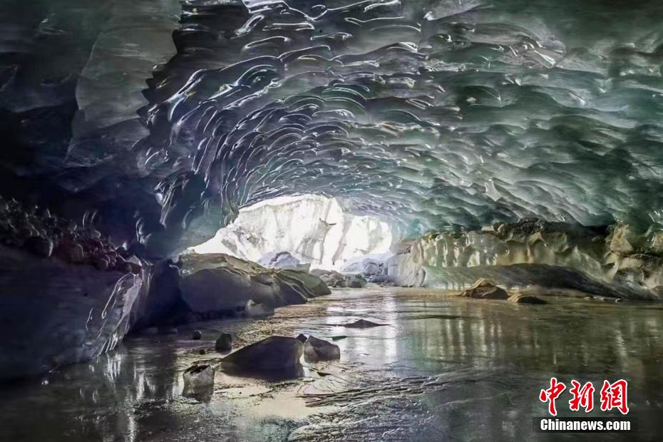 Grande caverna de gelo é descoberta no Tibete