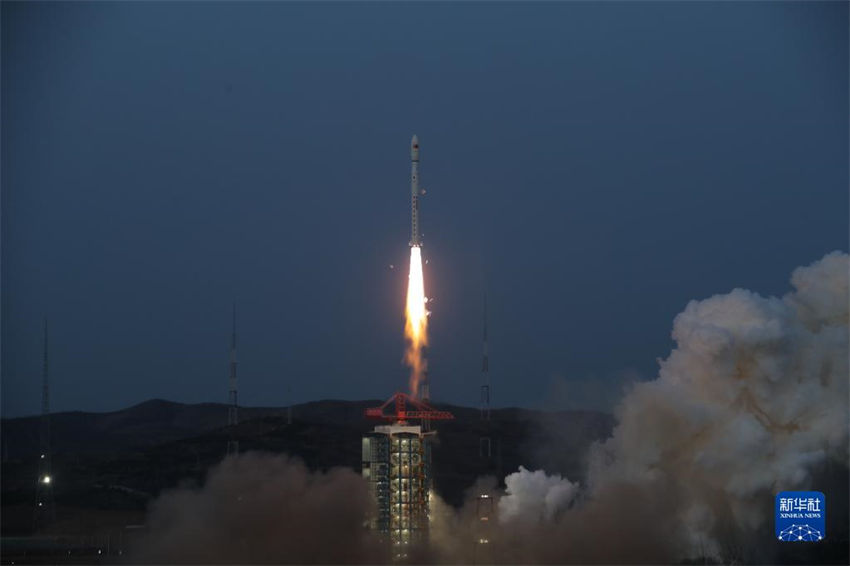 China lança com sucesso novos satélites gêmeos Tianhui-6 