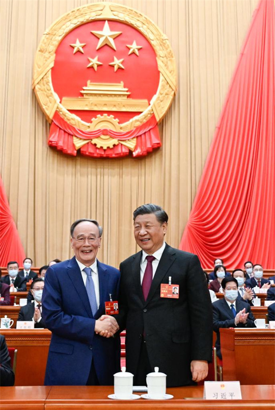 Xi Jinping é eleito presidente chinês e presidente da CMC da RPC por unanimidade