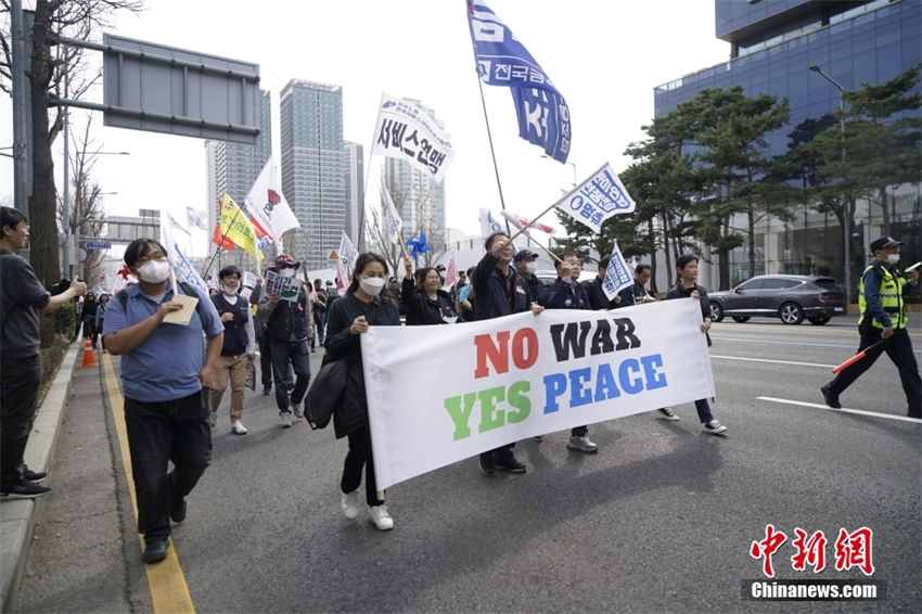 Grupos cívicos sul-coreanos realizam manifestação contra exercício militar