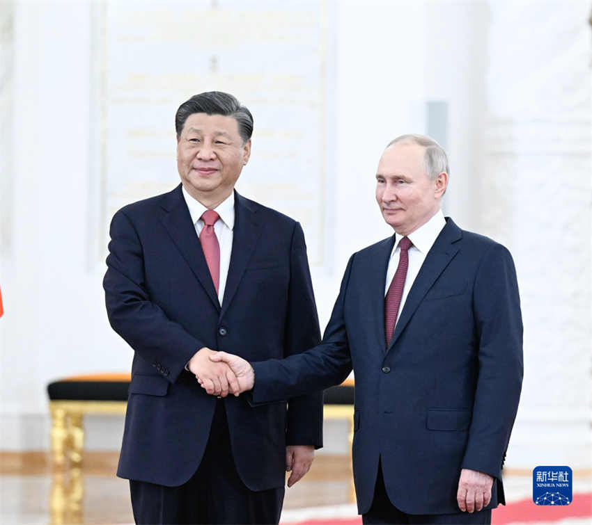 Xi Jinping e Putin destacam conversações como solução da crise ucraniana