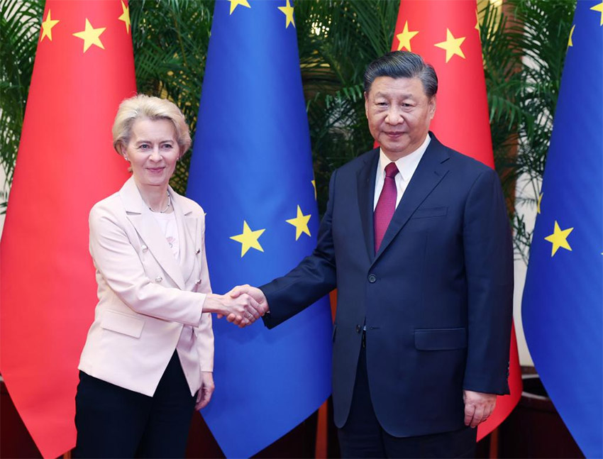 Xi Jinping realiza reunião trilateral com Macron e von der Leyen