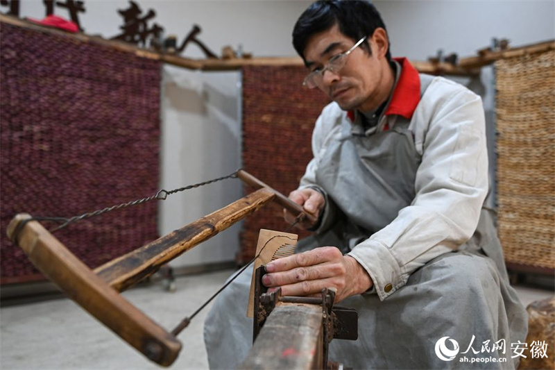 Anhui: fabrico de pentes de madeira artesanais de Langqiao, arte transmitida por milhares de anos